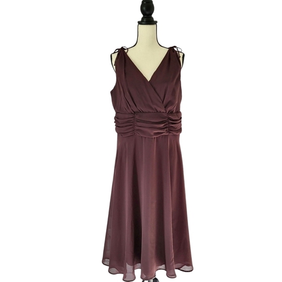 Connected Woman brown ruched waist v neck sleeveless knee length dress size 14W - Picture 1 of 12